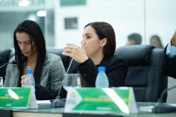 Carol Dantas defende reconhecimento de servidores da CERR